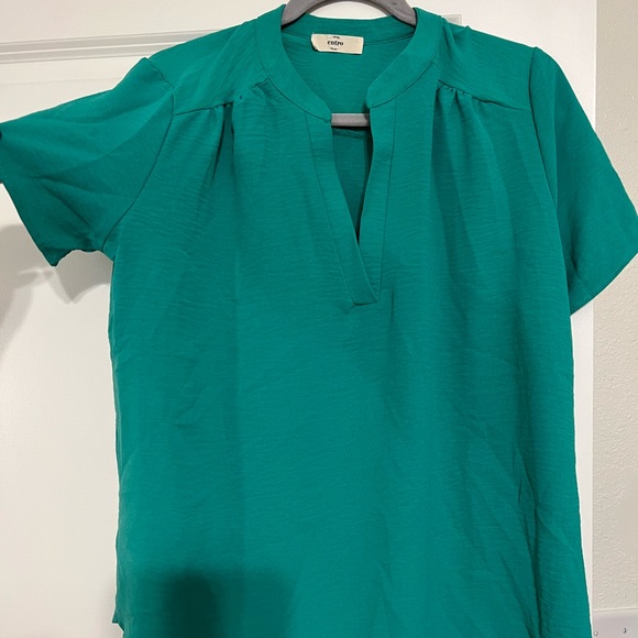 entro Tops - Entro kelley green notch neck top